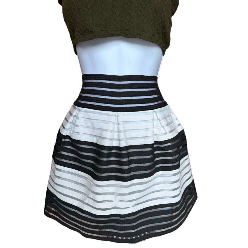 A-Line Skirt Striped Black and White Elastic High Waist M